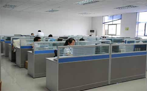 通發(fā)激光的辦公室很安靜，同事很友善