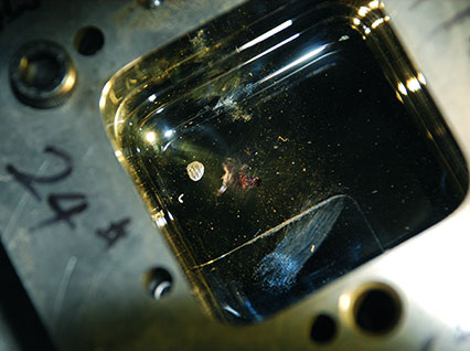 <a href='http://www.xt575.cn/product/3.htm' class='text_a'>模具激光焊機(jī)</a>修復(fù)鏡面模具效果